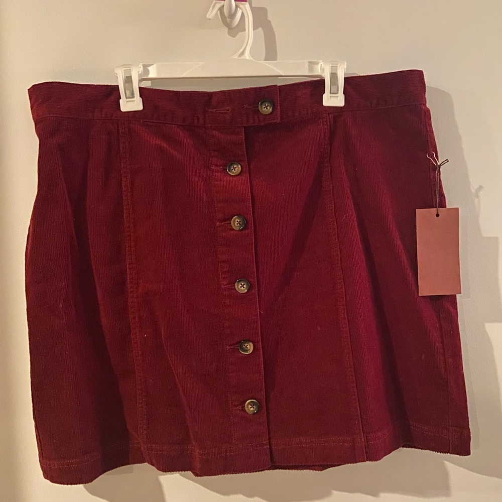 Burgundy plus size miniskirt, perfect for fall fashion!